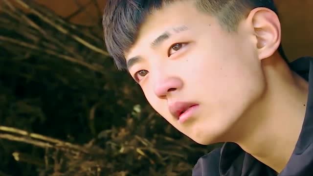 变形计:凌明乾暴走!饿到发狂的他上演现实版"上房揭瓦"