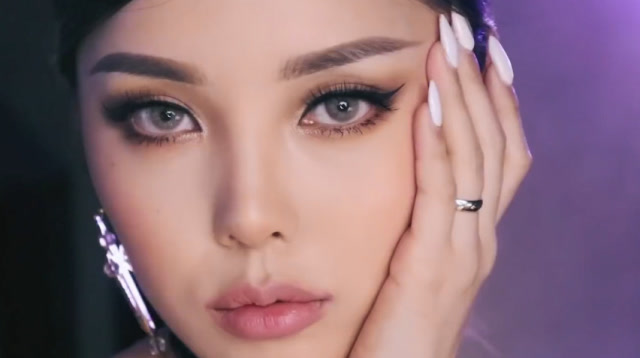 pony版金棕色截段式眼妆分享,看起来又酷又性感的妆容,超喜欢