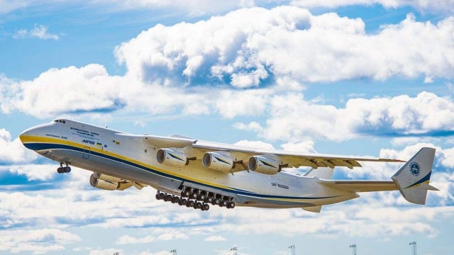 世界最大运输机,一架五层楼高,雪藏了十年如今仅剩一架