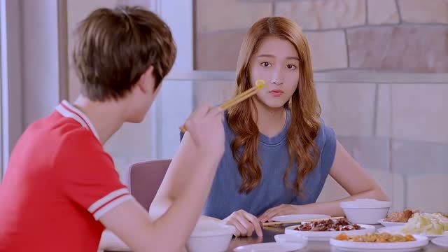 甜蜜暴击:方宇为明天苦练厨艺,不得不感叹,爱情的伟大啊!