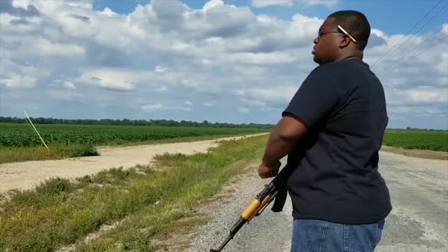 单手也能用ak黑人大叔压枪啥的不存在的