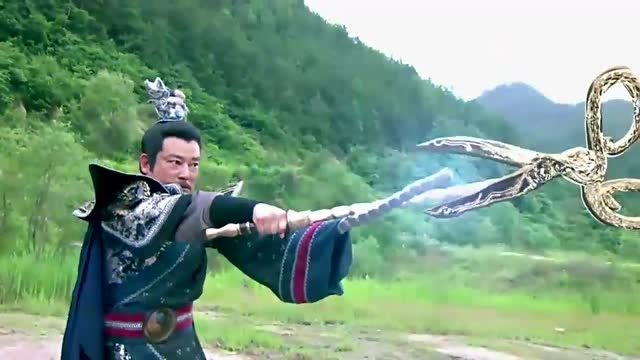 太师的雌雄双锏突然发狂,瞬间把金蛟剪给吸了过去!