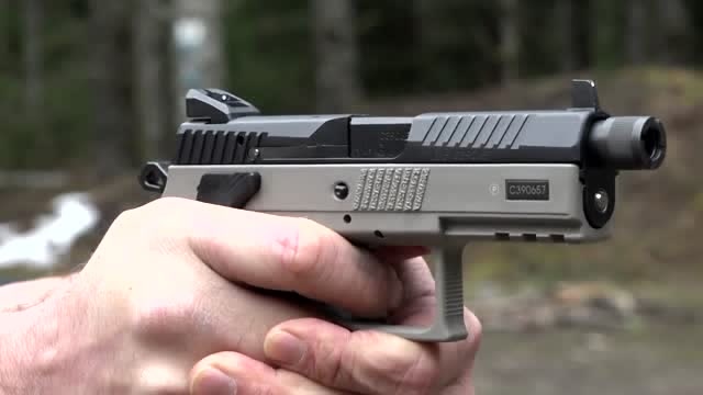 崭新的捷克cz p-07手枪,好枪一上手就感觉与众不同