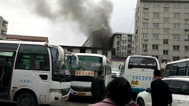 下板城汽车站发生火灾