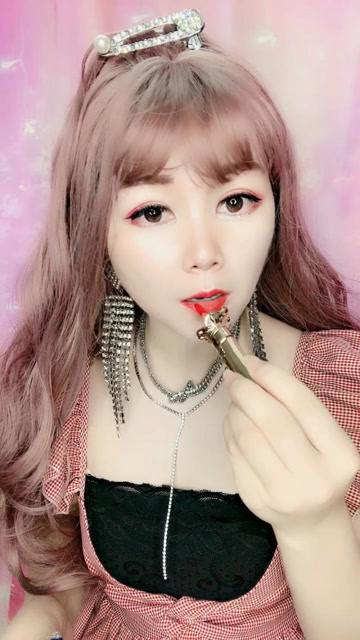 这样抹嘴很好看?