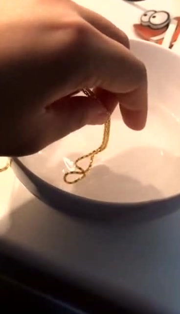 过生日老公给买的金项链,居然在水里飘起来,难道活着不好吗?