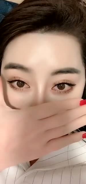 一双眼就已经足够迷倒众生