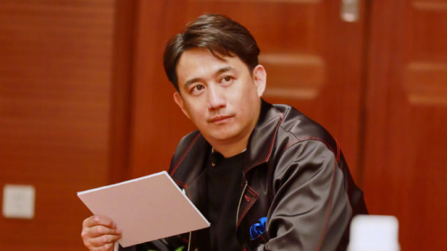 黄磊首度回应离职北电 姚晨海清都是他学生