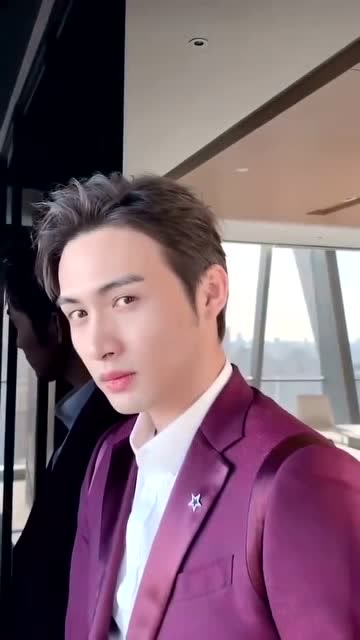 杨幂旗下的艺人张彬彬,这个大男孩也成长了许多,真是很帅!