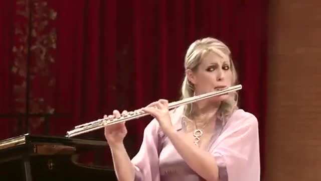 外国气质大姐长笛演奏《卡门》选段《哈巴涅拉舞曲》韵味十足!