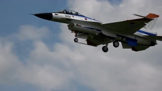 f-2a战斗机降落机场