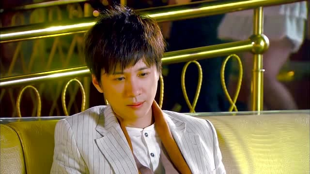 烽火佳人:黎绍峰刚赚到钱就开始挥霍,忘记了复兴家族的使命