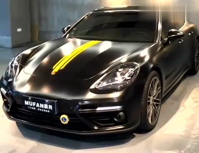 高富帅开的豪车"保时捷帕拉梅拉",颜色十分罕见,太漂亮了!