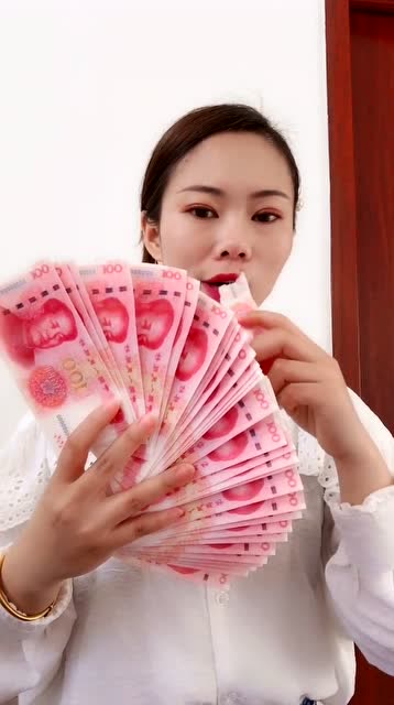 糯米纸做的"人民币"!看小姐姐吃得好开心,我差一点没认出来!