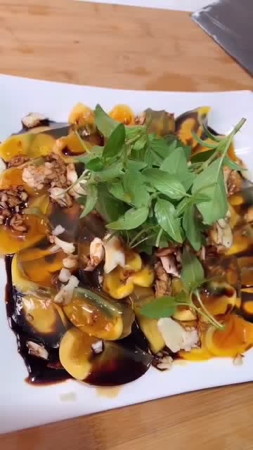 简单美味的荆芥拌变蛋,一般人吃不了这个荆芥味儿,儿时的回忆!