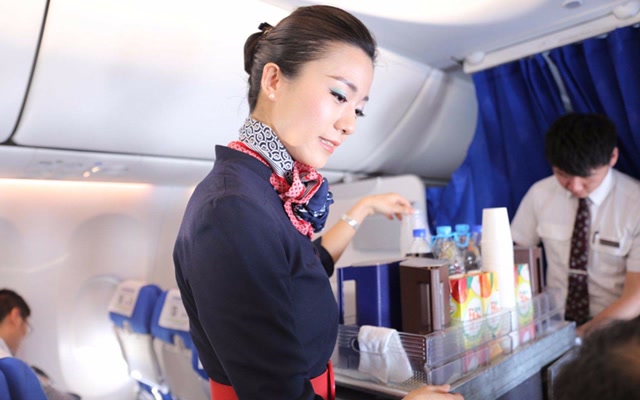 坐飞机时,空姐不可能满足乘客的6件事:不要让自己难堪