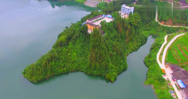 此地神似神龜出海,學校建在