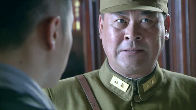 一听到雷组长在医院照顾乔大小姐,李司令简直要被气笑了