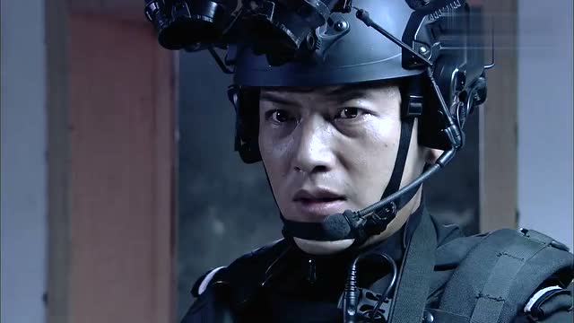 特警力量,小两口子用无线电吵架,龙头和教官表示羡慕!