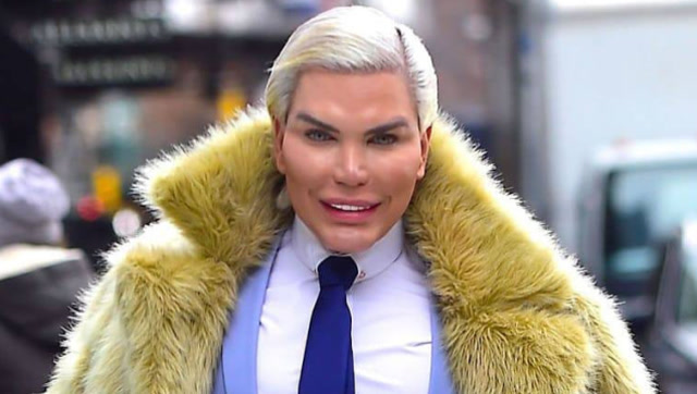 男子整容上瘾,花340万整容51次,只为变成芭比娃娃男友!