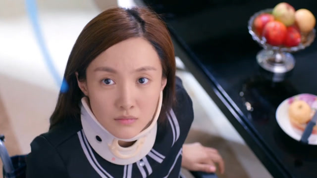 大话红娘:果果玩气球飞走让罗小珊拿,罗小珊站不起来够不到