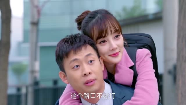 白富美叫穷小子放她下楼,穷小子立马开撩,甜了我一脸!