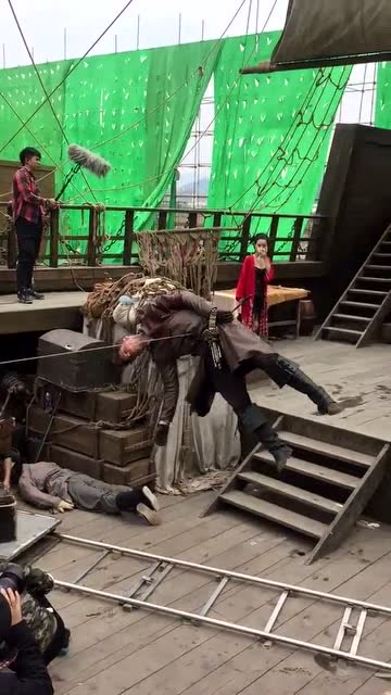 影视剧拍摄花絮:被打飞撞杆得慢慢放