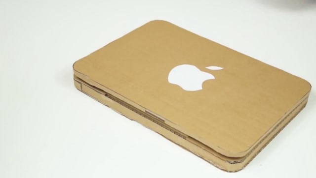 外国手工达人的创意制作,用硬纸板制作笔记本电脑,成品太逼真