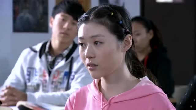 老师当面给杜笑笑道歉看到笑笑高兴的样子娇娇出言挑衅