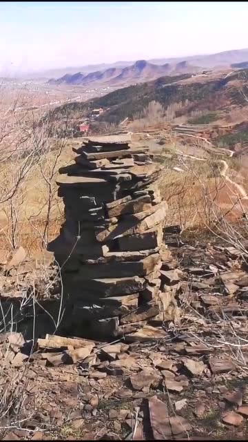 户外登山经常遇到,石头堆成的小石塔,这到底是干什么用的?