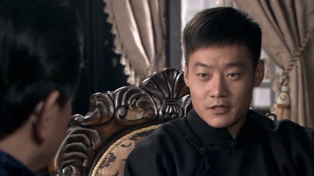 雳剑:谭俊假冒的身份被拆穿,竟直接和胡团长摊牌:我们是红军!