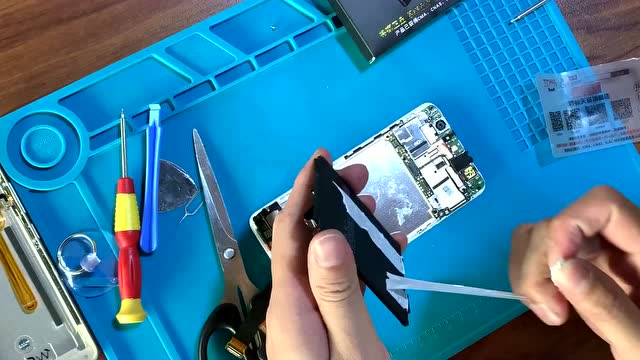 华为nova换电池视频教程nova2手机维修拆机换触摸屏幕总成nova2s