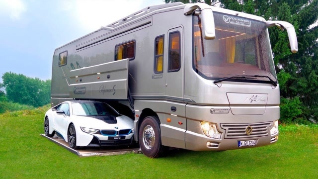 房车界的豪华代表:售价高达200万美金,自带迷你小车库!