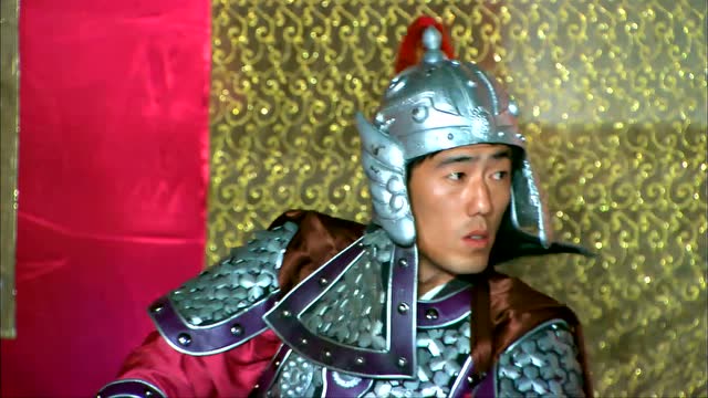 封神英雄榜:比干拿出锦囊朝众人挥去,众仙顿时化为原形,申公豹立刻慌