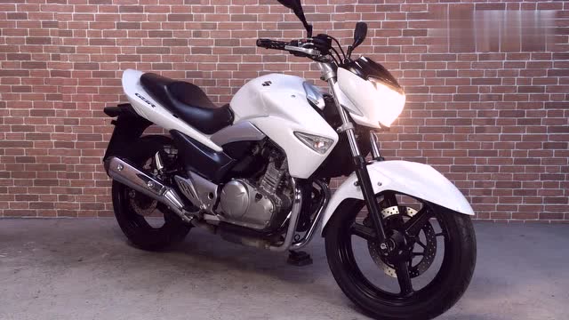 少见的白色gw250,听听双缸发动机的声浪吧!