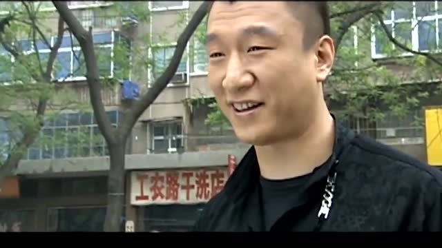 征服9刘华强捅杀水果摊主后淡定离开时露出迷之微笑