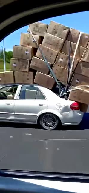 兄弟你用轿车这样拉货,我们货车就没活干了!