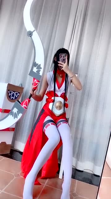 小姐姐cos王者荣耀伽罗,这穿袜子的伽罗,你喜欢吗?