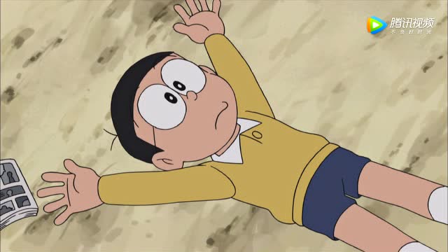 《哆啦a梦》大雄孤伶伶一个人侍在公寓树里,开始觉得无聊了