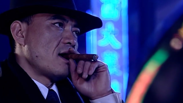 地痞无赖坐车不给钱,还欺负小姑娘,没想到惊动了黑道老大,这下惨了!