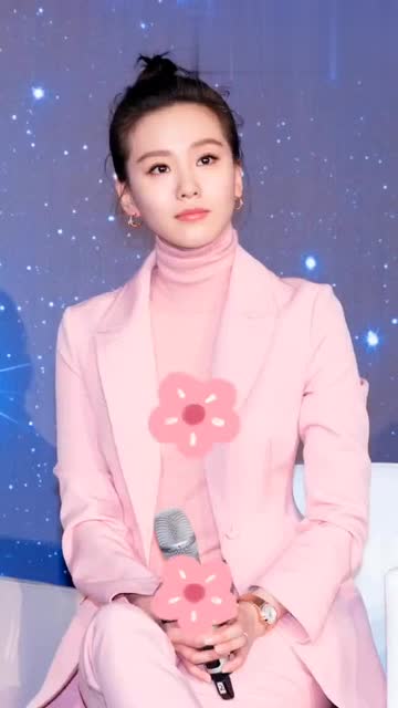 刘诗诗粉色西装太好看啦,温婉中带着干练,一般人hold不住