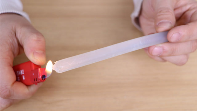 热熔胶棒用打火机烧一烧,没想到这么厉害,省钱又省心