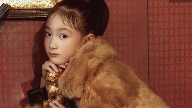 7岁奥莉首拍杂志封面 皮草长靴复古摩登气场十足