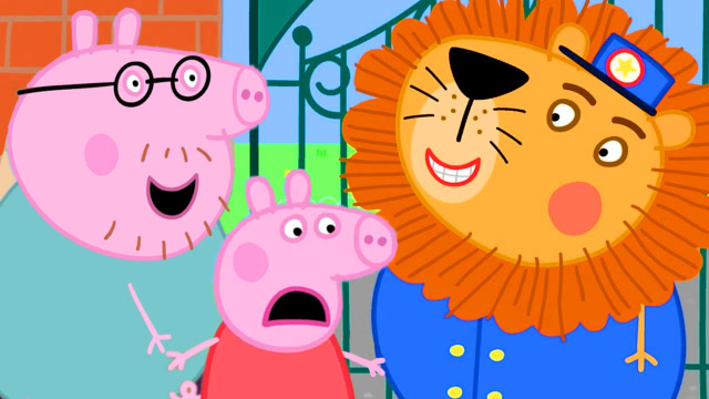 小猪佩奇和乔治骑自行车在院子里玩,佩奇帮狮子先生把车子从泥坑里拉