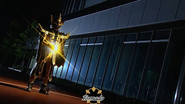 《假面骑士wizard剧场版》金色魔法师现身,竟偷偷在黑夜中吞噬人类!