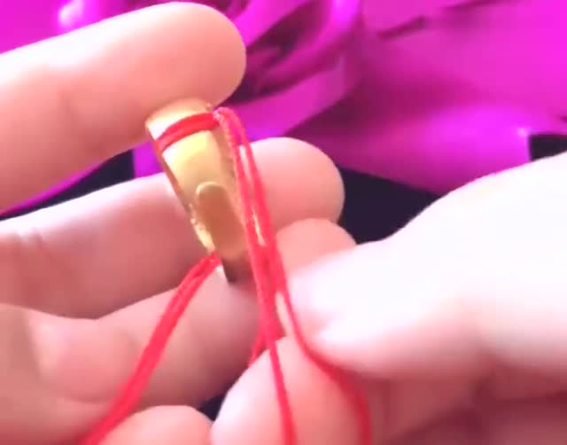 戒指怎么缠绕红绳视频教程(戒指怎么缠绕红绳视频教程图解)