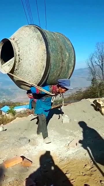 若不是为了子女,谁愿意扛起千斤担子!