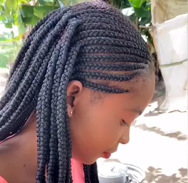 非洲人的脏脏辫真的不是人受的,隔着屏幕都感觉疼!