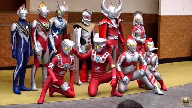 10个奥特曼同台合影,爱迪最后忘了归队被奥特之母提醒