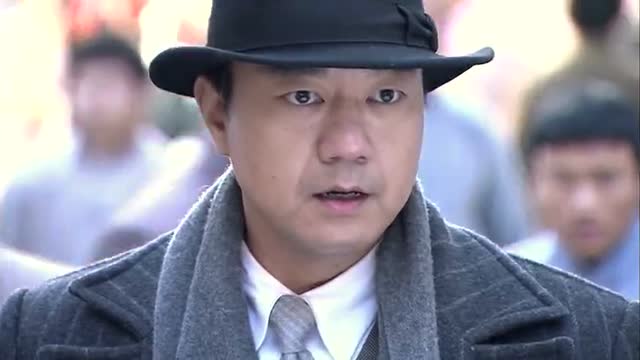 潜伏的地下党被顶级特工追捕,没想到关键时刻一个老外出手相助